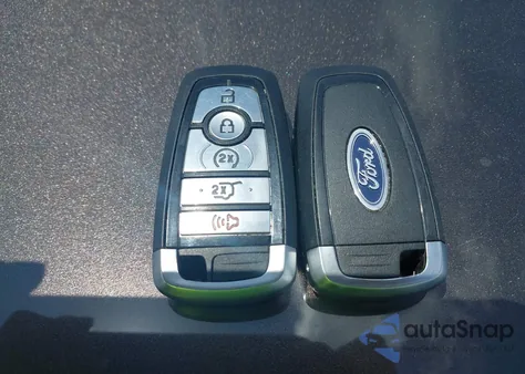 2022 Ford Escape Sel Hybrid z USA, uszkodzony, nr VIN 1FMCU9CZ1NUA82218